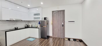 modern condo steps from vincom plaza