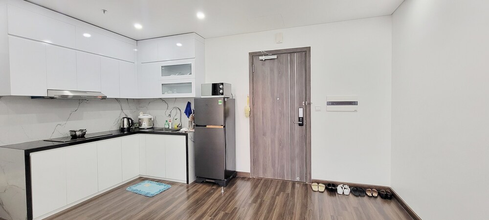 modern condo steps from vincom plaza