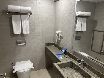 stay inn pyramids hotel