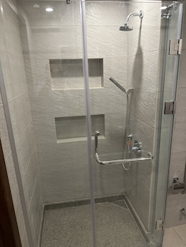 stay inn pyramids hotel