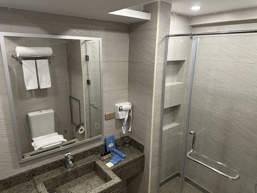 stay inn pyramids hotel