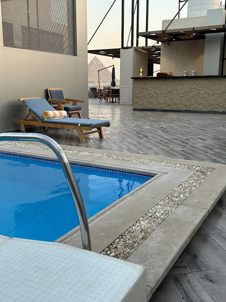 stay inn pyramids hotel