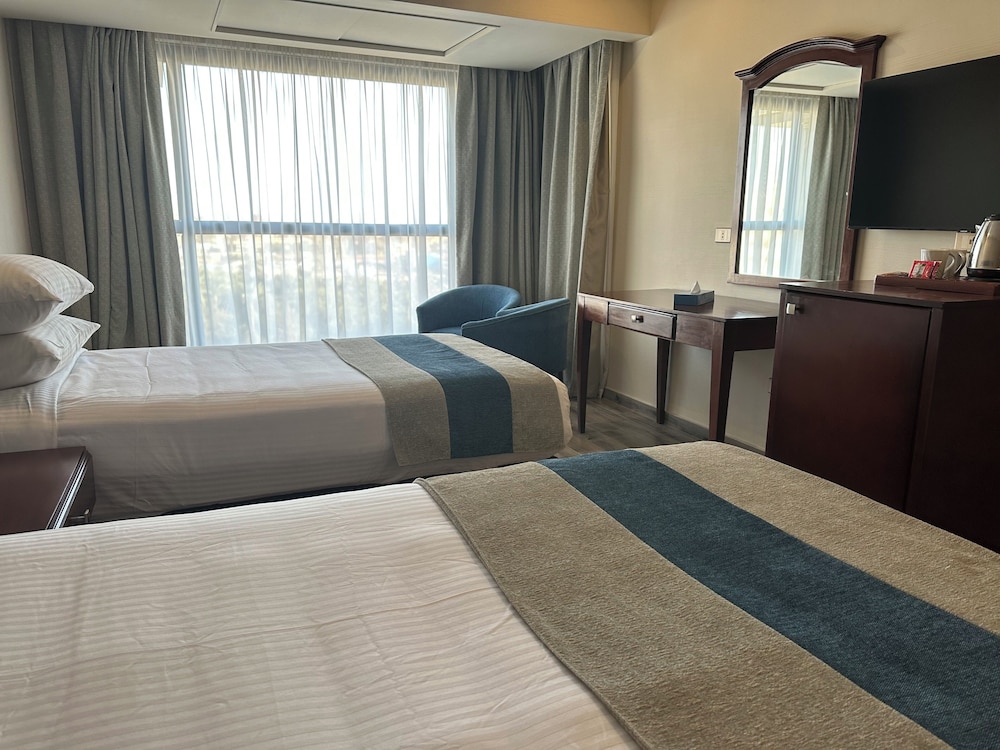 stay inn pyramids hotel