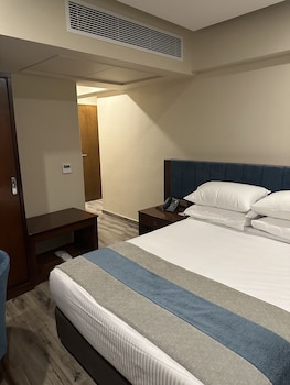 stay inn pyramids hotel