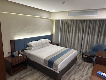 stay inn pyramids hotel