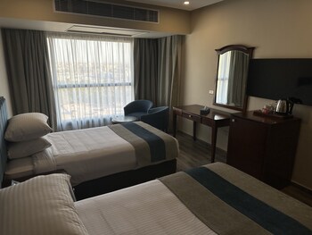 stay inn pyramids hotel