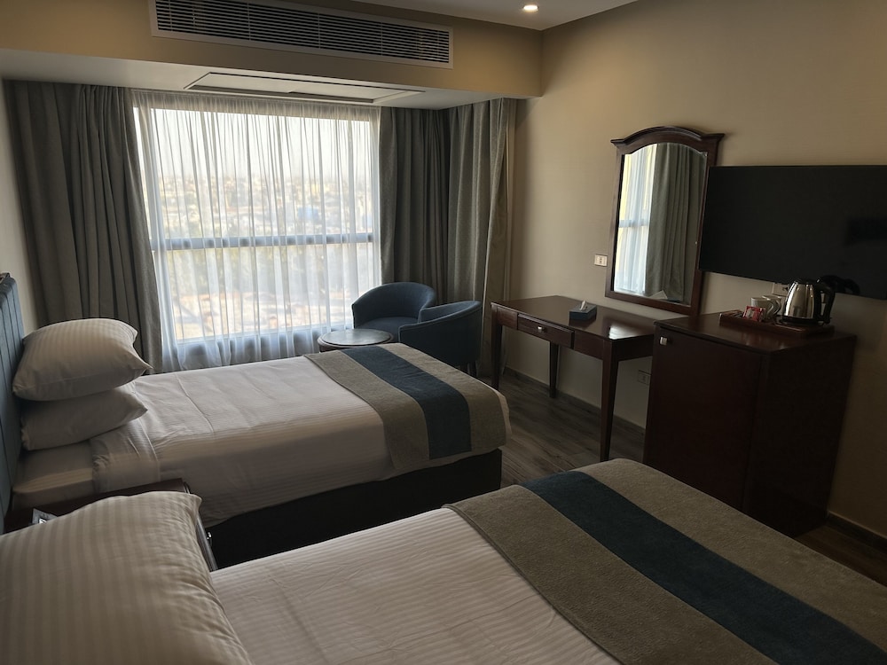 stay inn pyramids hotel