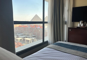 stay inn pyramids hotel