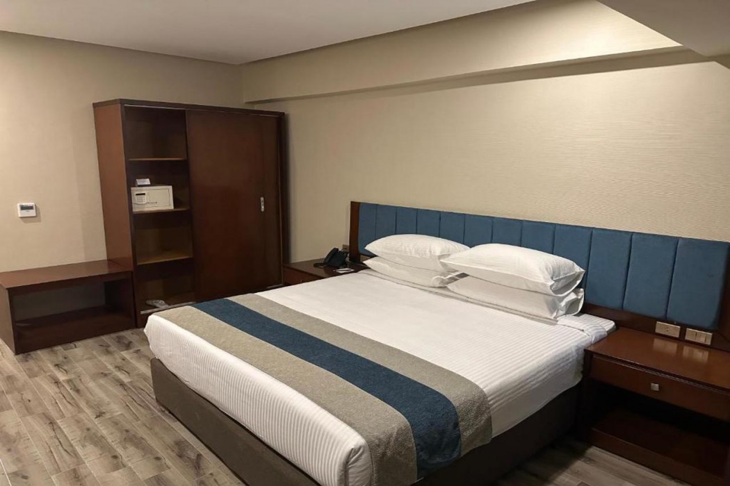 stay inn pyramids hotel