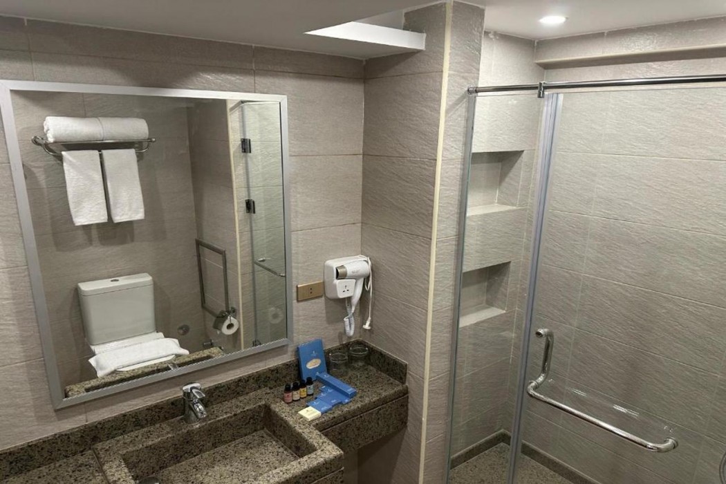 stay inn pyramids hotel