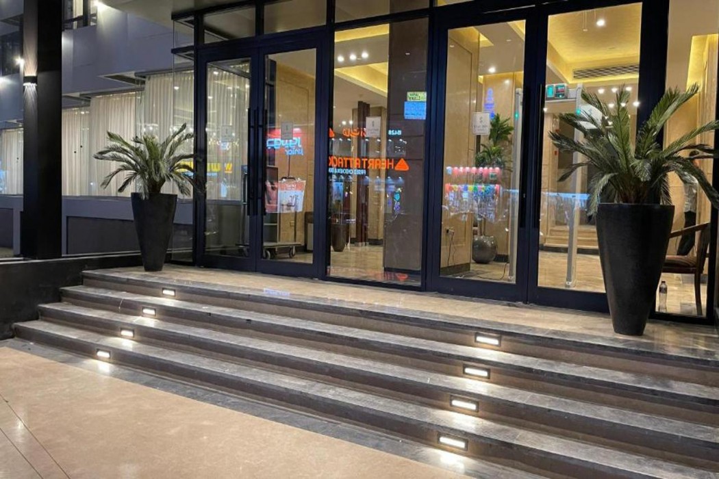 stay inn pyramids hotel