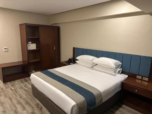 stay inn pyramids hotel