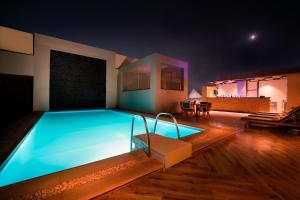 stay inn pyramids hotel