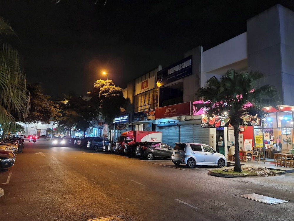 ayden roomstay klia sepang