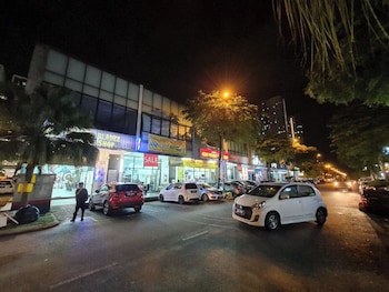 ayden roomstay klia sepang