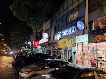 ayden roomstay klia sepang
