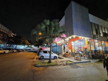 ayden roomstay klia sepang