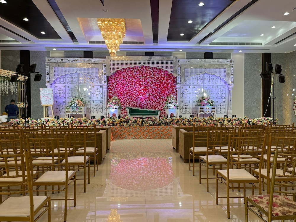 ratnapriya hotel and resort