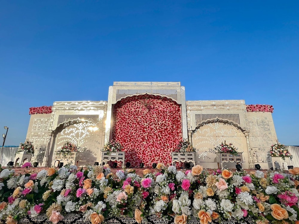 ratnapriya hotel and resort