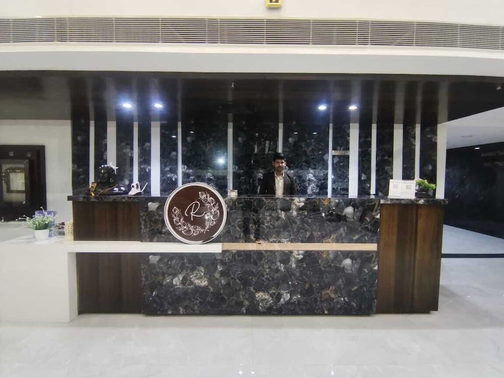 ratnapriya hotel and resort