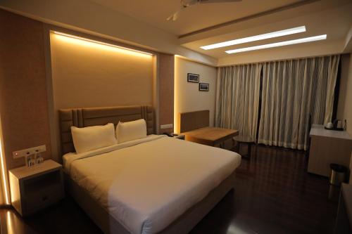 ratnapriya hotel and resort