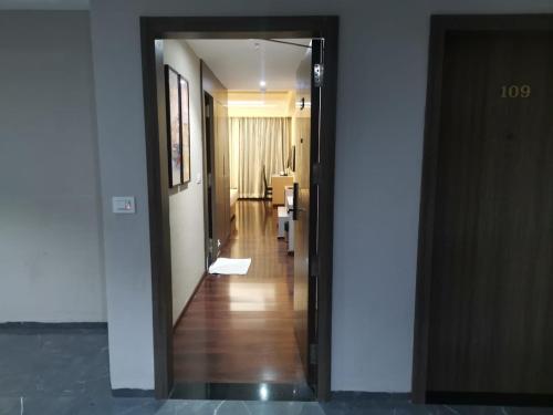 ratnapriya hotel and resort