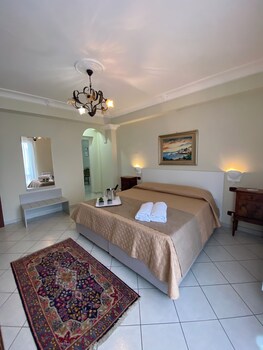 scala dei turchi palace suites