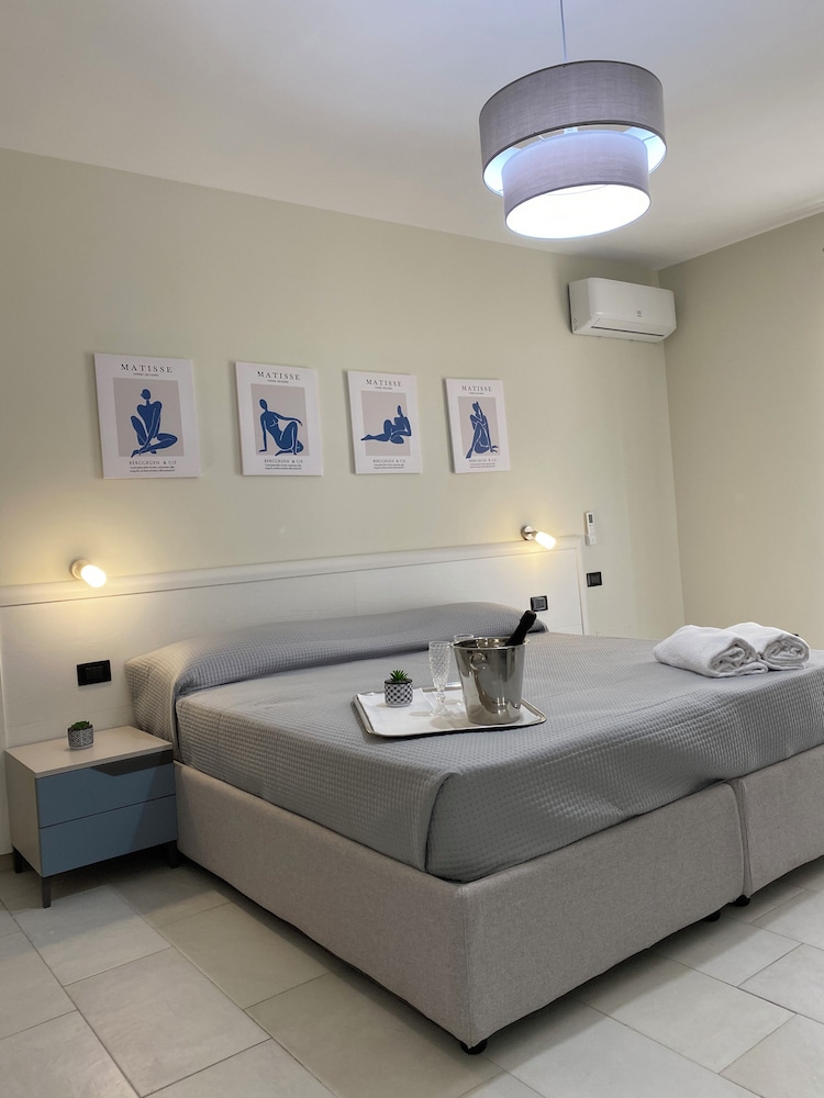 scala dei turchi palace suites