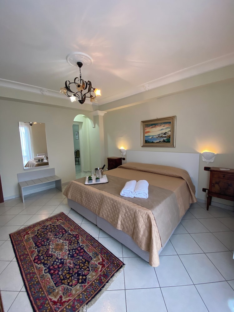 scala dei turchi palace suites