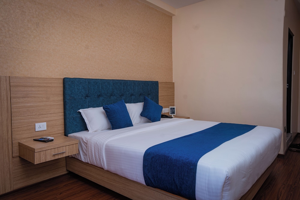 majestic lakefront hotel and suites