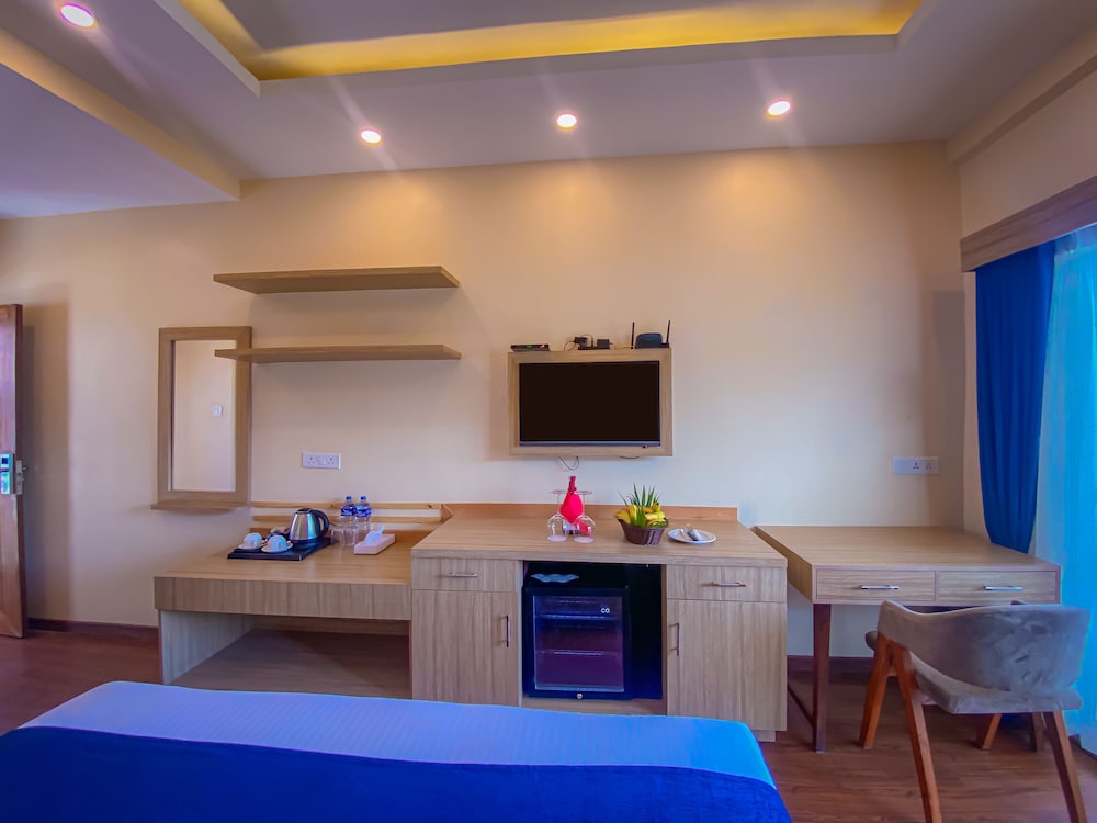 majestic lakefront hotel and suites