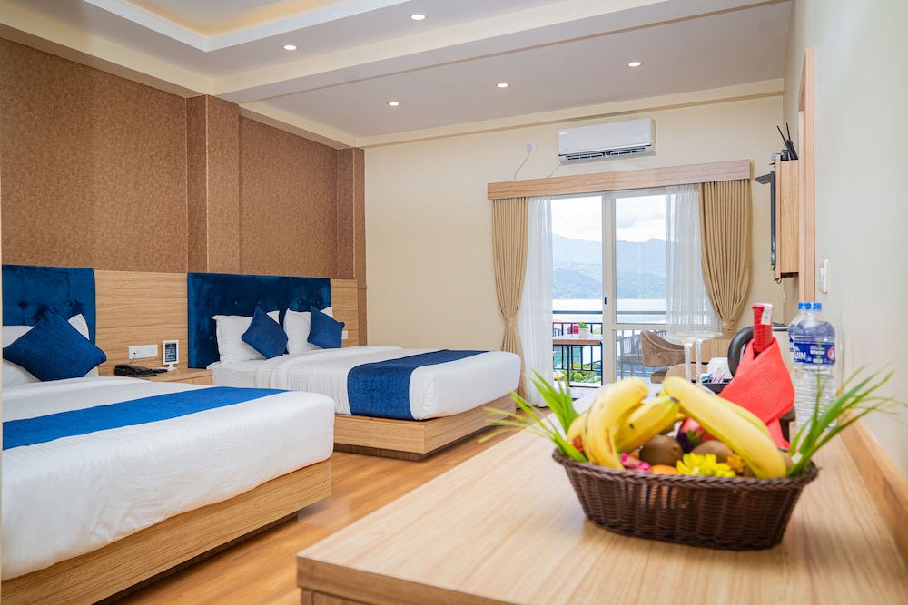 majestic lakefront hotel and suites