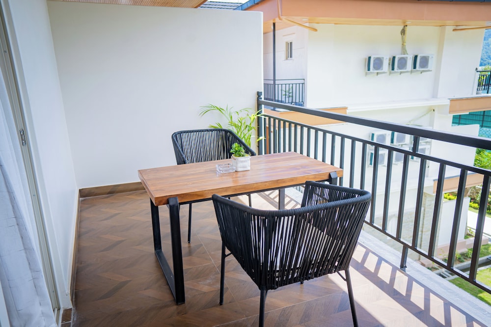 majestic lakefront hotel and suites