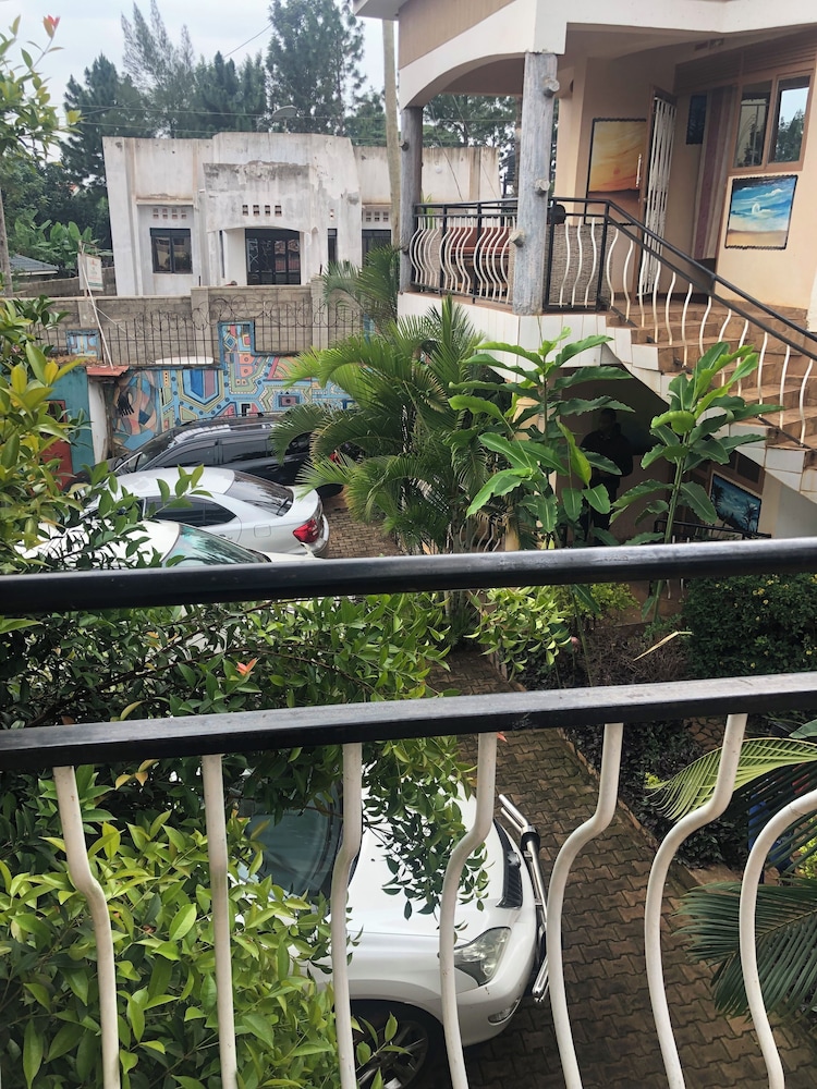 pacific cottages and guest house