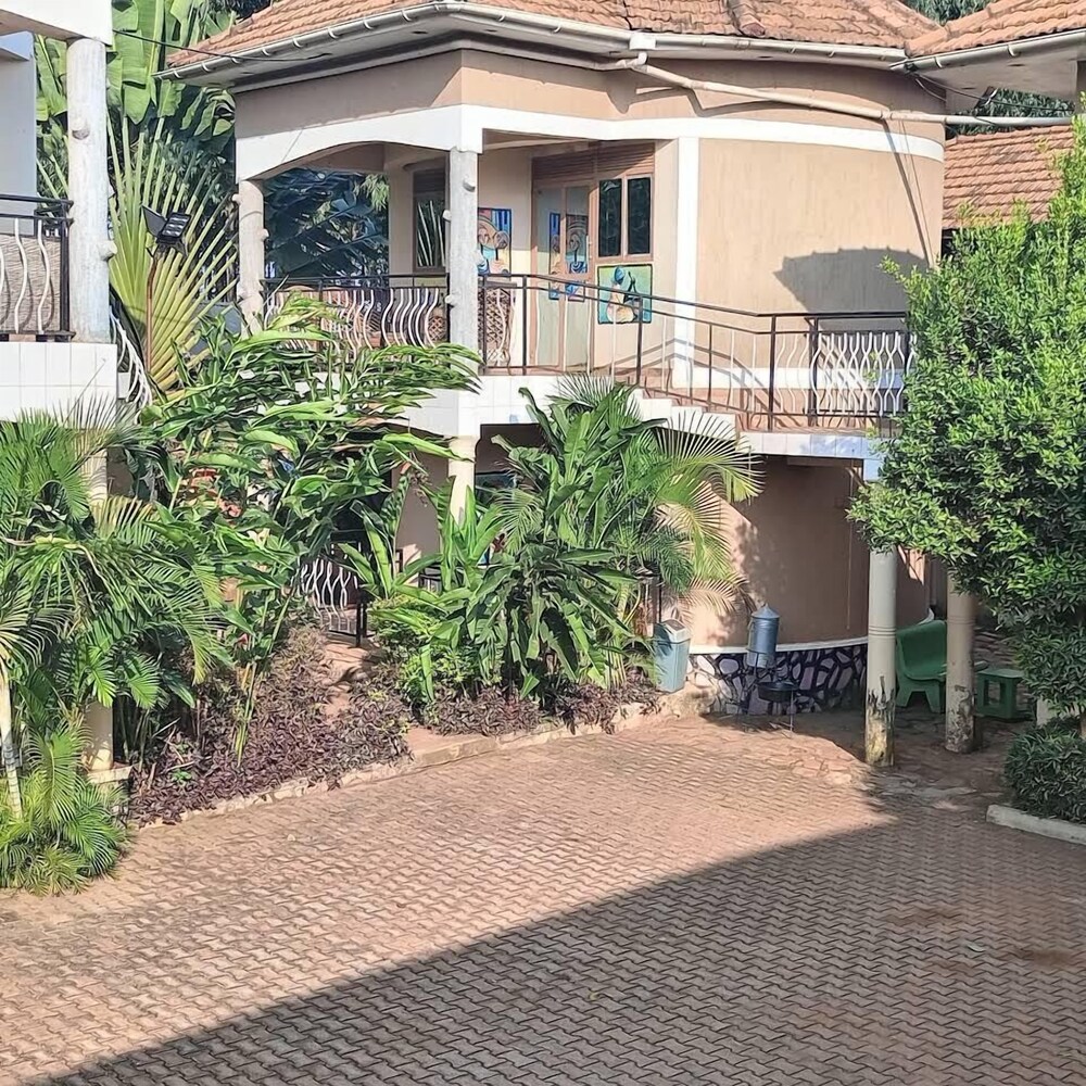 pacific cottages and guest house