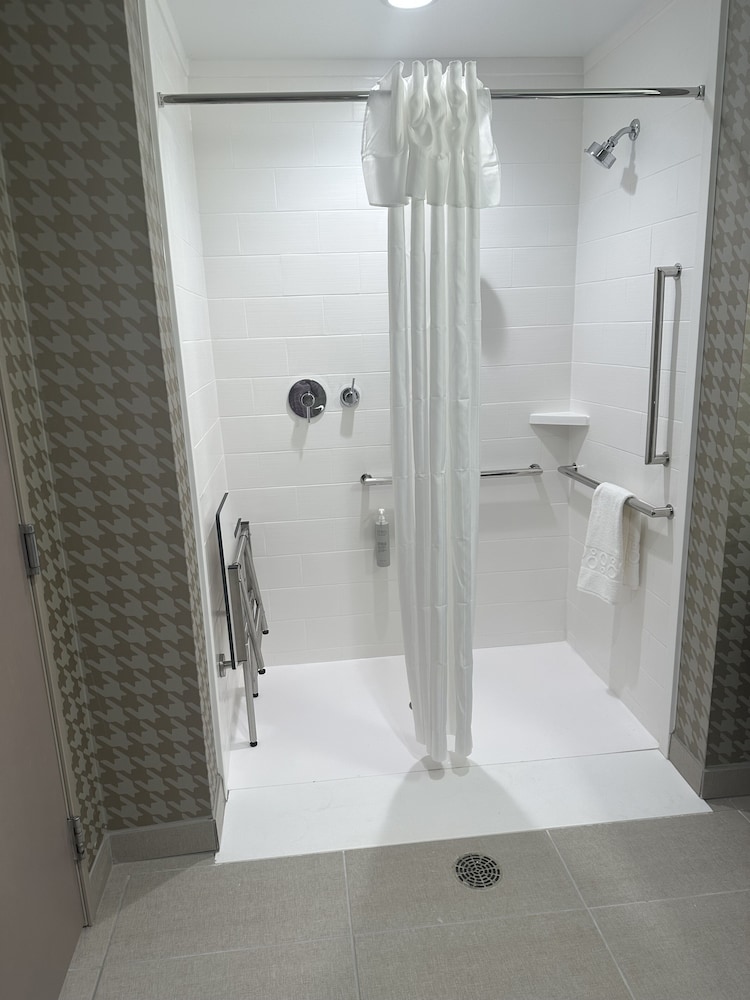 home2 suites by hilton racine