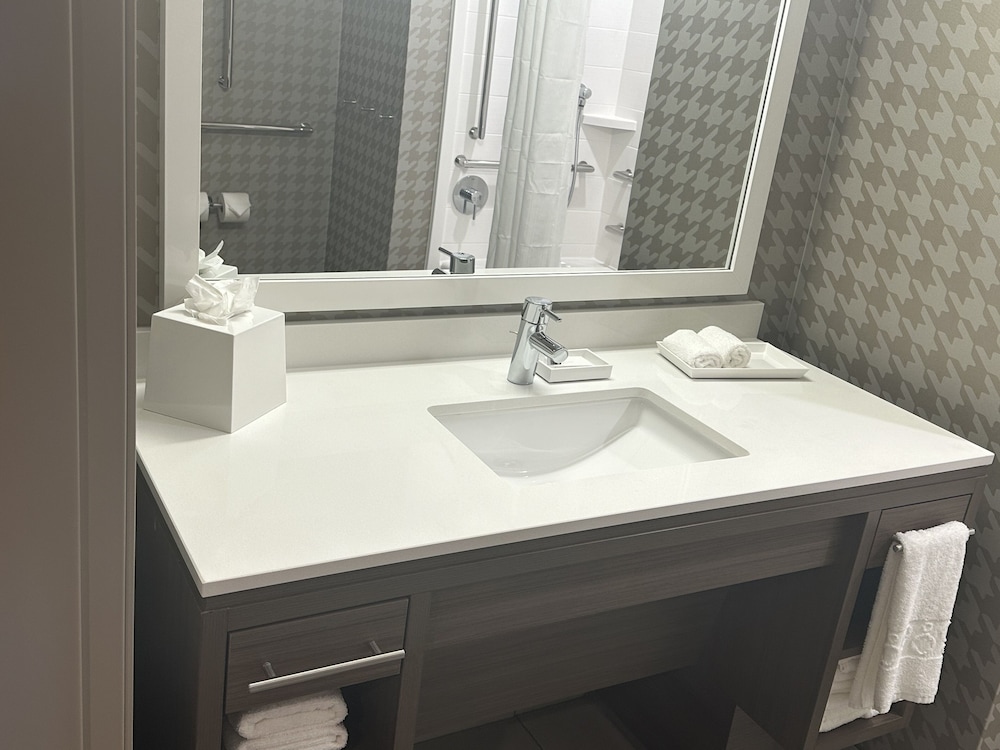 home2 suites by hilton racine