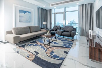 s plaza suites hotel