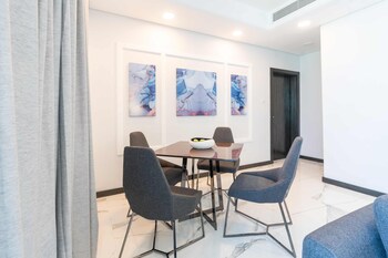 s plaza suites hotel