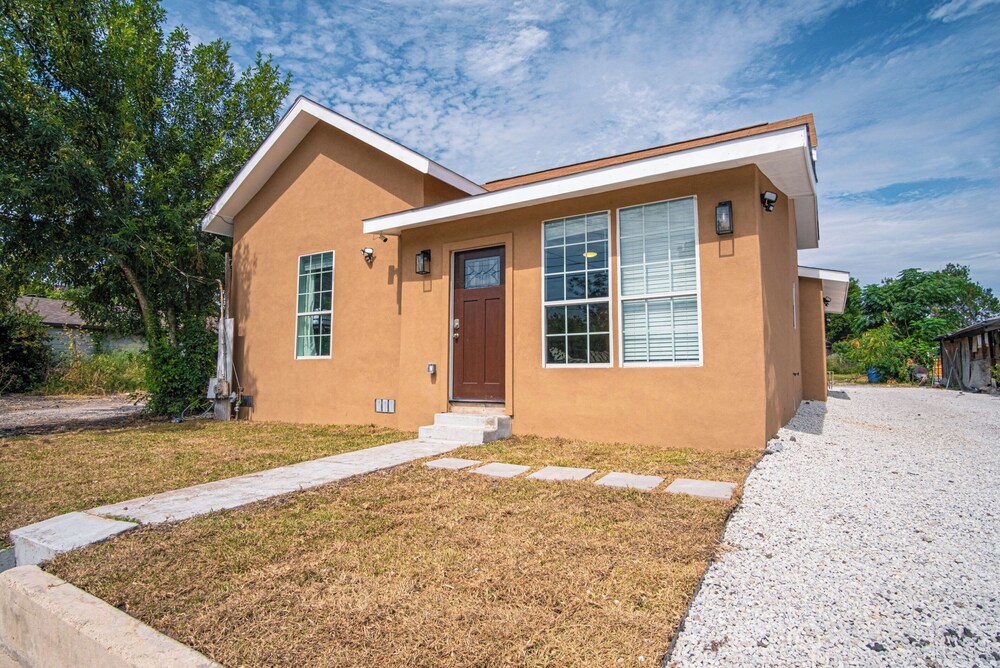 charming 3br 2ba gem close to downtown riverwalk