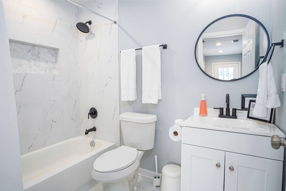 charming 3br 2ba gem close to downtown riverwalk