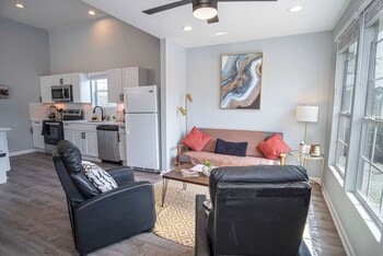 charming 3br 2ba gem close to downtown riverwalk