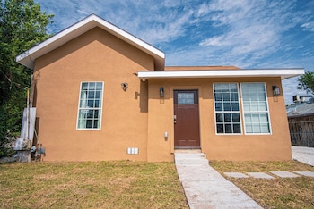 charming 3br 2ba gem close to downtown riverwalk