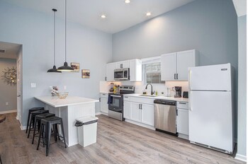 charming 3br 2ba gem close to downtown riverwalk