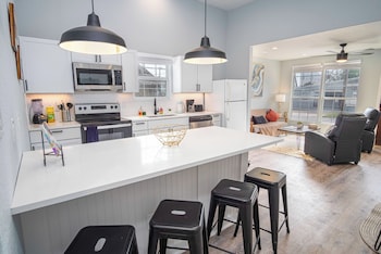 charming 3br 2ba gem close to downtown riverwalk