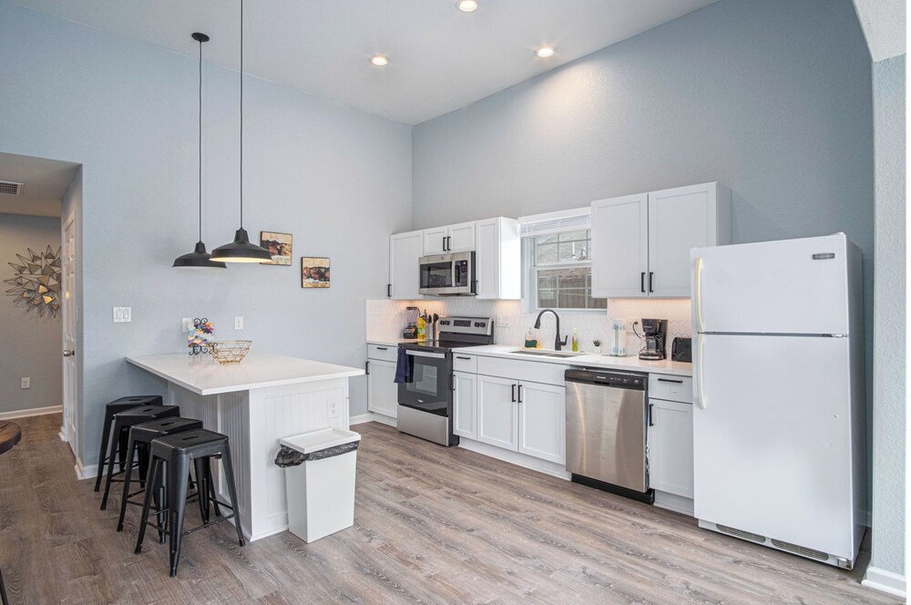 charming 3br 2ba gem close to downtown riverwalk