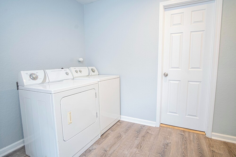 charming 3br 2ba gem close to downtown riverwalk