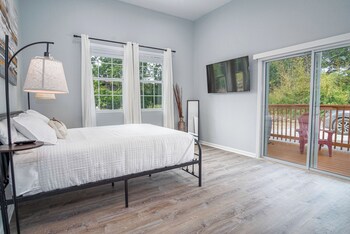 charming 3br 2ba gem close to downtown riverwalk