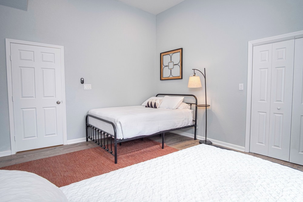 charming 3br 2ba gem close to downtown riverwalk