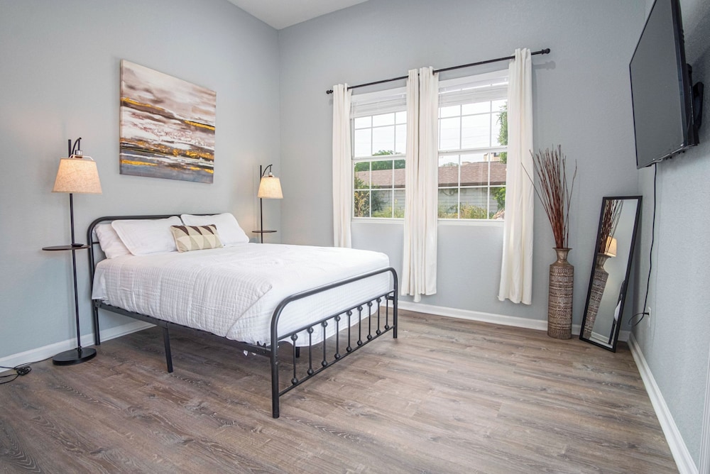 charming 3br 2ba gem close to downtown riverwalk